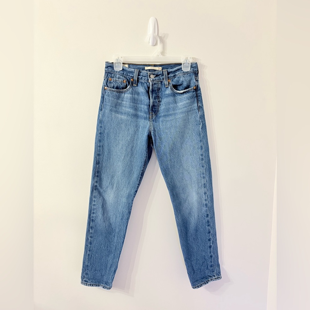 LEVI'S 501 Wedgie Straight Leg Jeans Sz 26 Medium Wash Button Fly Casual Cool